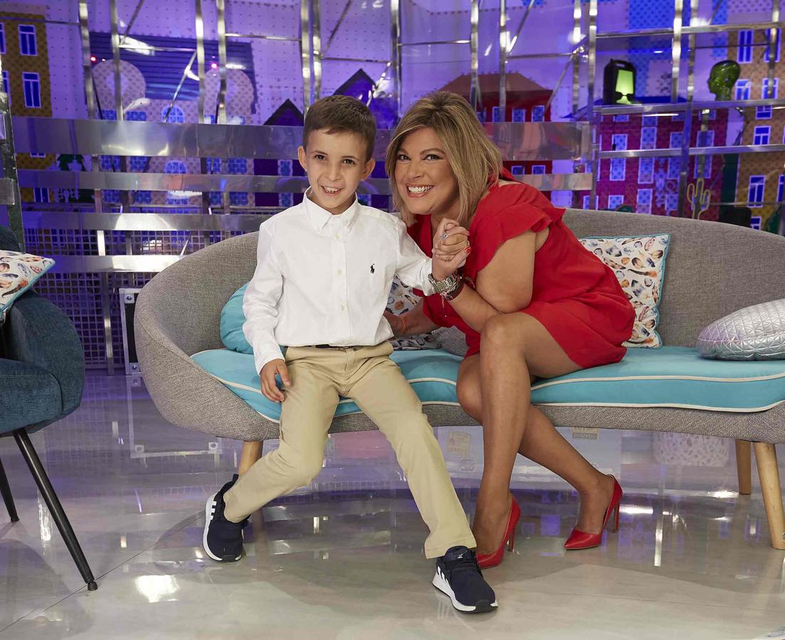 Terelu Campos y Gonzalo son el mes de marzo de este almanaque solidario.