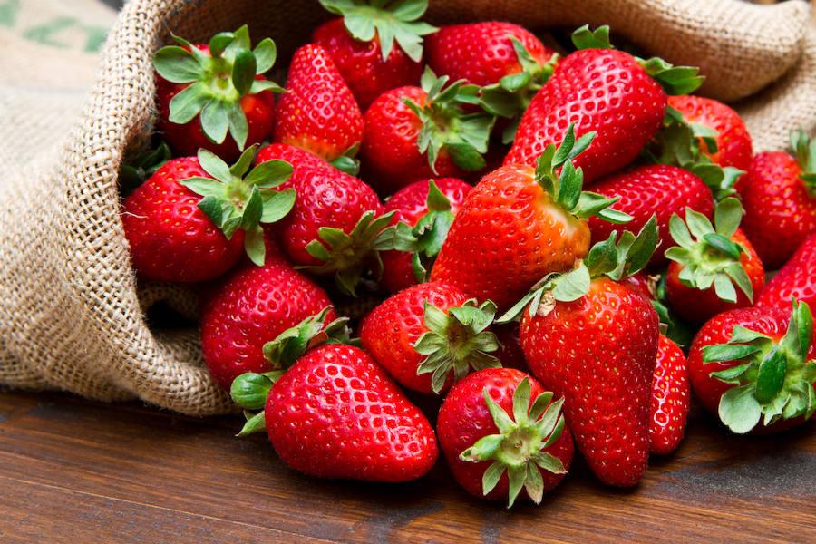 Las fresas estimulan las glándulas endocrinas y el sistema nervioso central, por tanto mejoran el estrés e induce a un estado más relajado.
