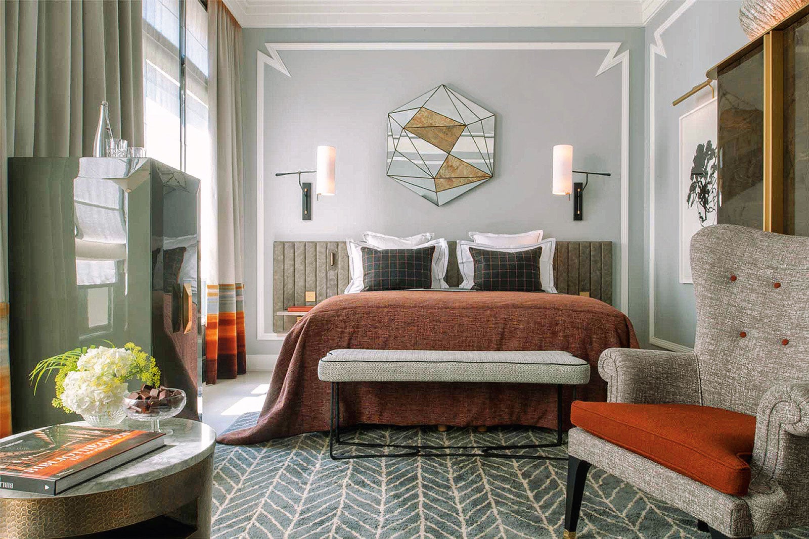 Clasicismo 2.0. Jean-Louis Deniot firma un nuevo clásico en la Ciudad Luz: el Nolinski, mezcla de elegancia y sofisticación.