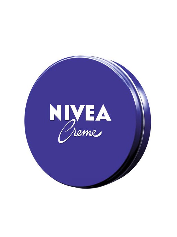 Nivea Crème empezó a comercializarse en 1911 en latas amarillas. 1925 marcó el comienzo de la era de la inconfundible lata azul.