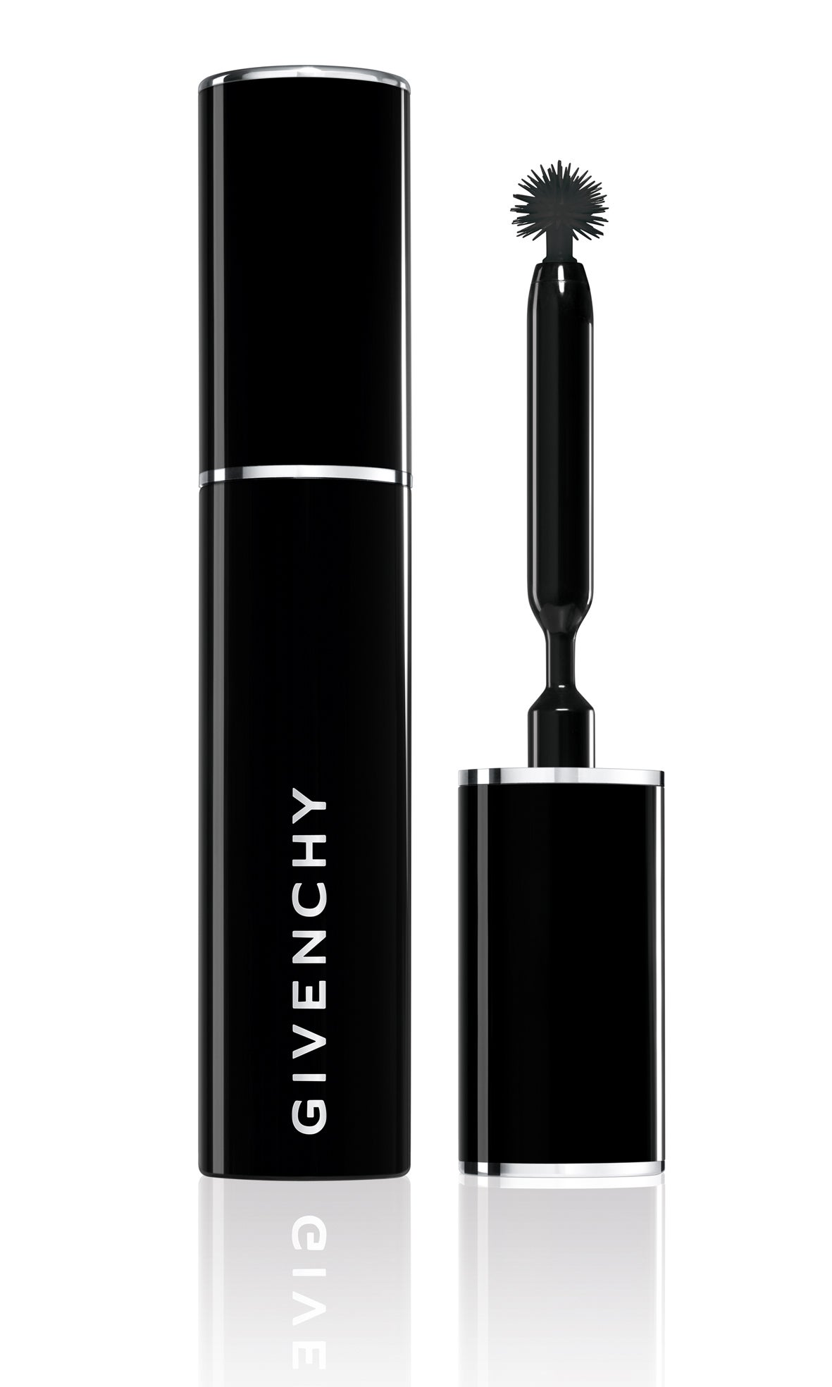 Separar, alargar, estructurar… gracias al cepillo en forma esférica de Phenomen’Eyes de Givenchy, esta máscara atrapa las pestañas como ninguna otra desde 2008.