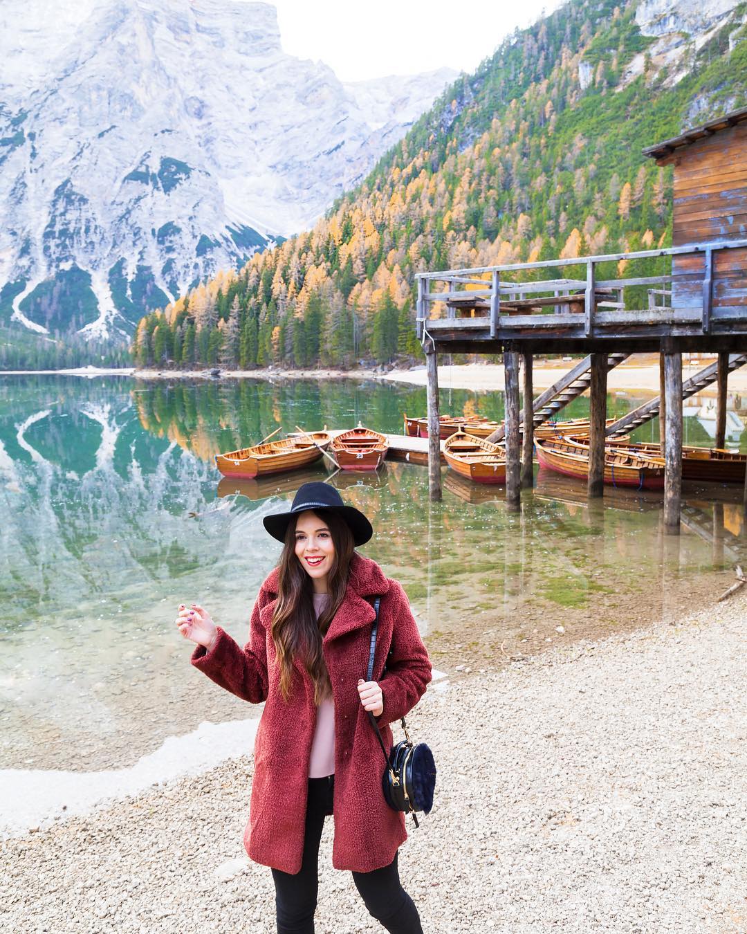 La influencer @ireneccloset lo lleva con negro y rosa clarito. ¡Todo un acierto!