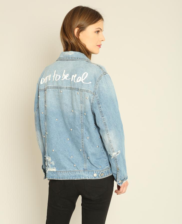 Chaqueta vaquera ‘born to bea real’ de Pimkie: 45,99 euros.
