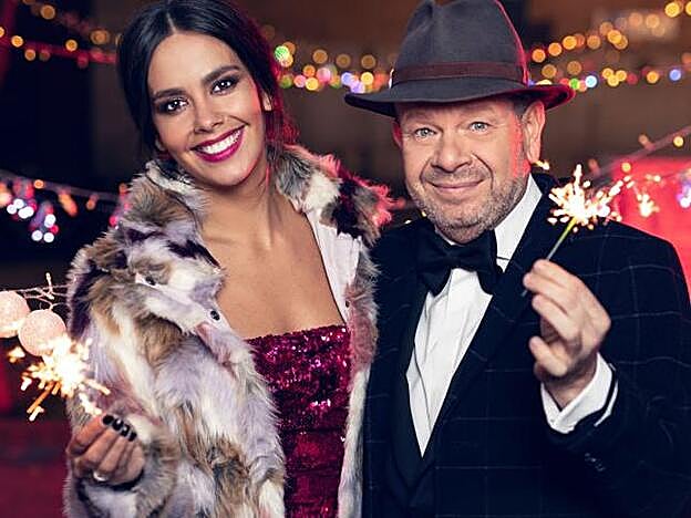 Cristina Pedroche y Alberto Chicote celebrando la Nochevieja 2018 por adelantado.