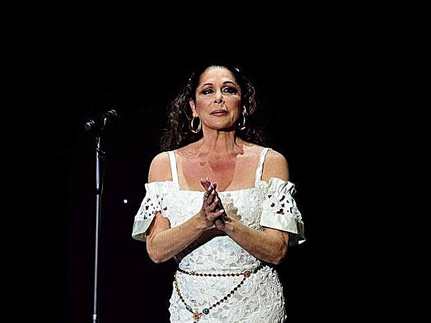 Isabel Pantoja en uno de sus últimos conciertos.