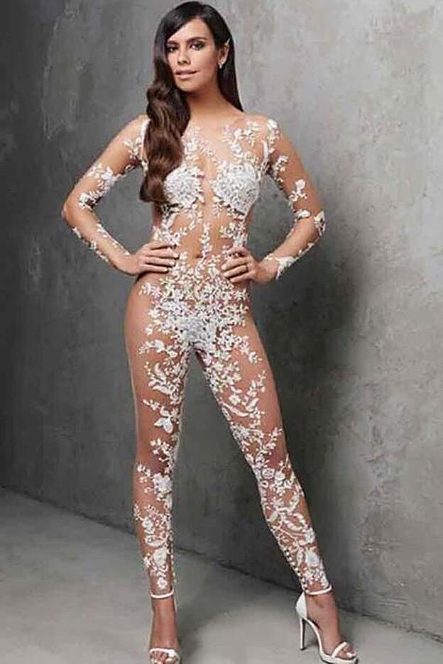 Cristina Pedroche, espectacular enfundada en su mono blanco transparente de Pronovias para dar las Campanadas 2017.