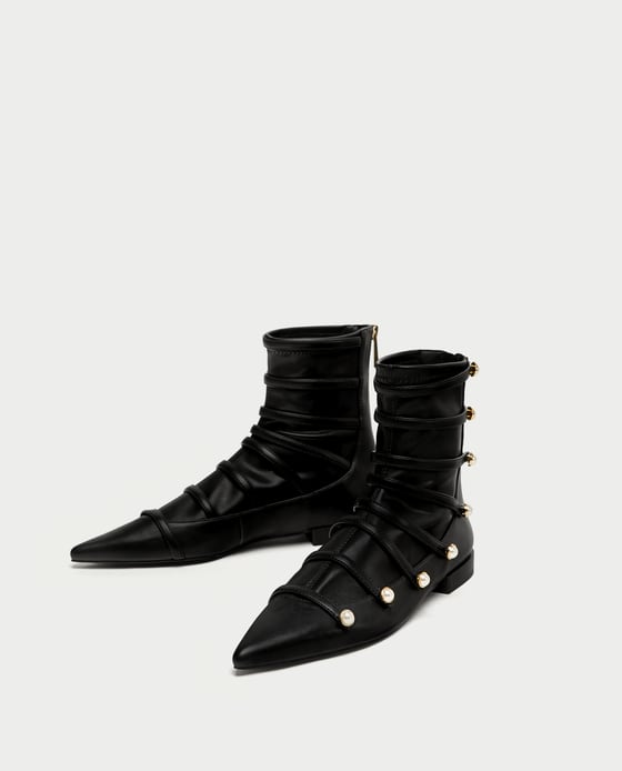 Botines con perlas de Zara. Precio: 29,95 euros.
