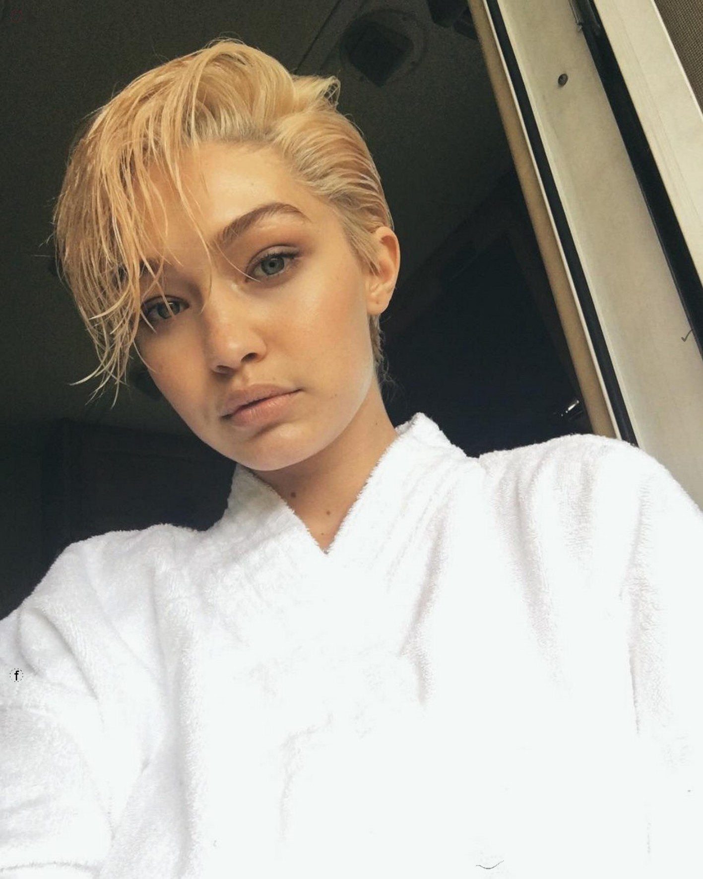 Gigi Hadid sorprendió a sus seguidores de Instagram con un pixie. Pero, se trataba de una peluca. La modelo sigue conservando su melena larga.