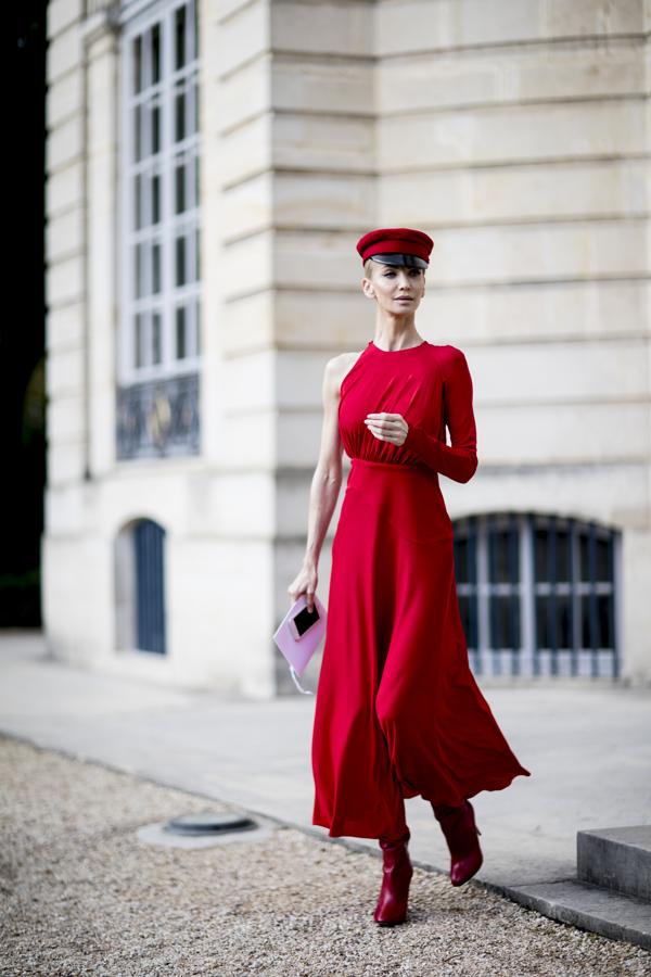 La gorra marinera corona los loosk de las celebrities y las chicas con más estilo. Cuando te veas con una, no te vas a querer separar de ella.