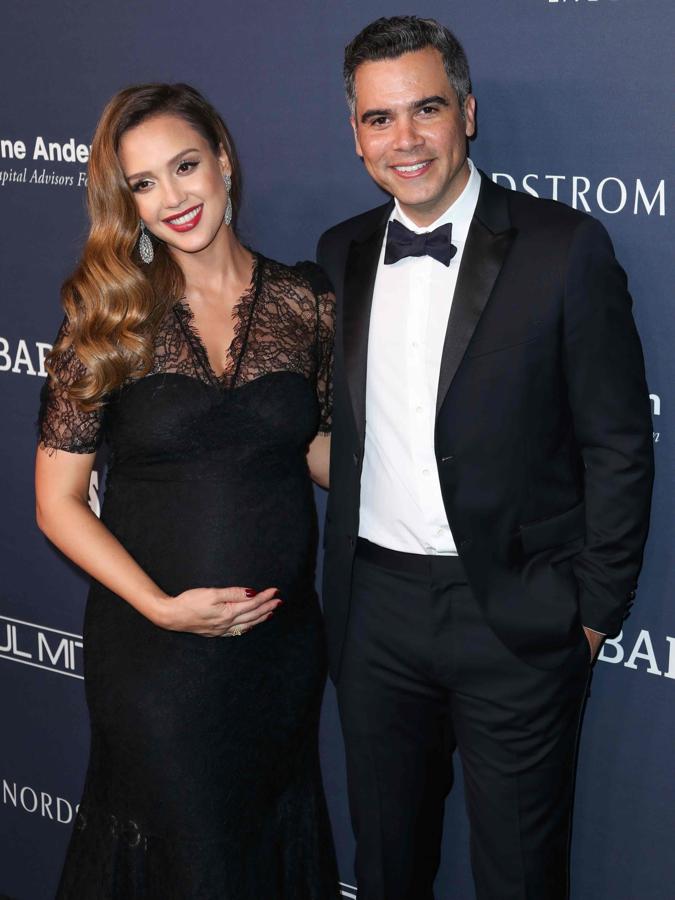 Jessica Alba y Cash Warren esperan a principios de año su tercer hijo.