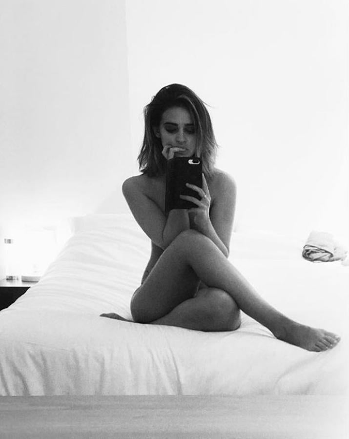 La influencer Laura Escanes compartía esta instantánea desnuda en su Instagram con el texto: "Solo piel". No es la primera vez que la influencer se desnuda en las redes sociales.