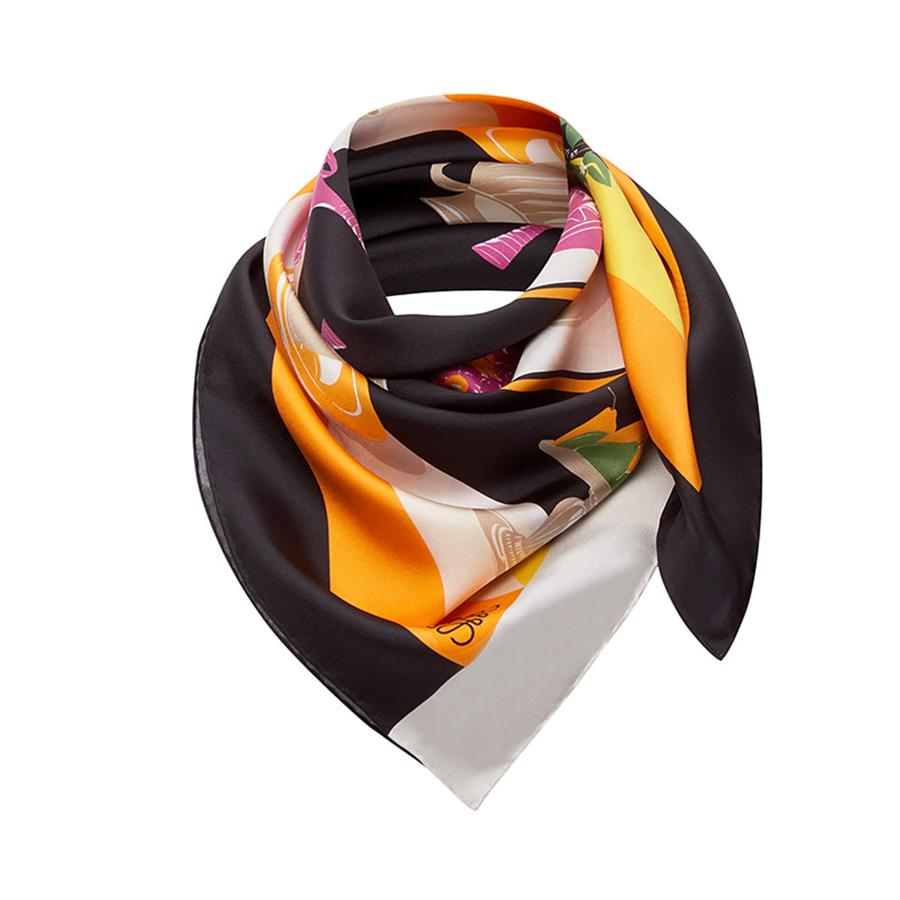 Un pañuelo que se convetirá en tu complemento perfecto, como este de Loewe (Precio: 350 euros).