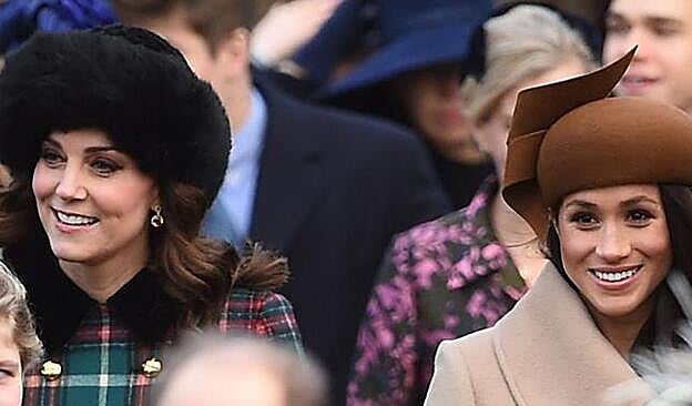 Katte Middlenton y Meghan Markle juntas durante la misa de Navidad de Norfolk.