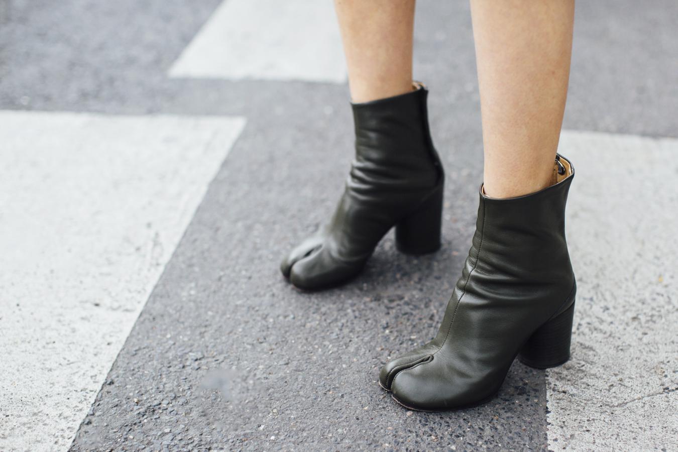 Casi tan poco sentido como las tabi boots a las que tu abuela le llamaría botas manopla.