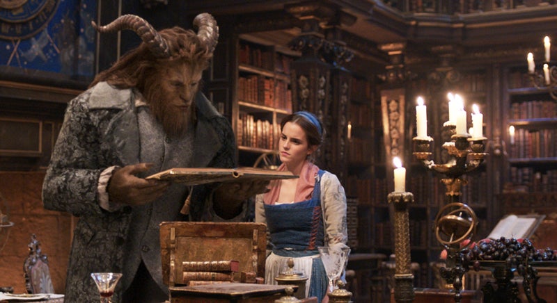 Misma historia veintiseis años después. 'La Bella y la Bestia' es un clásico que no olvidaremos nunca, y Disney ha sabido revolver en nuestros recuerdos muy bien. Emma Watson interpreta a Bella.