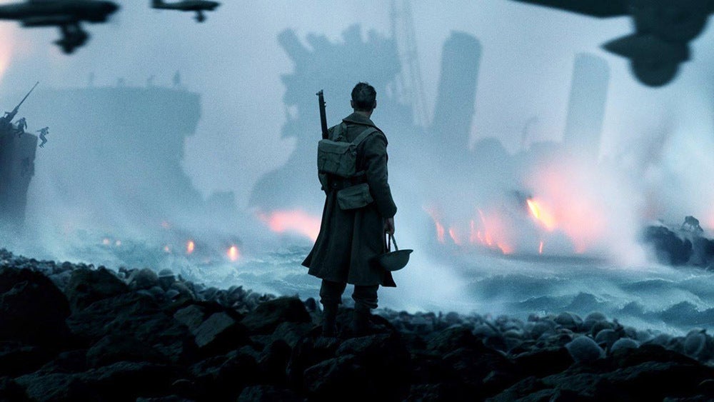 Lejos de las típicas películas bélicas, 'Dunkerque' se desarrolla durante la II Guerra Mundial. Sin apenas diálogos, Christopher Nolan consigue crear una tensión inevitable.
