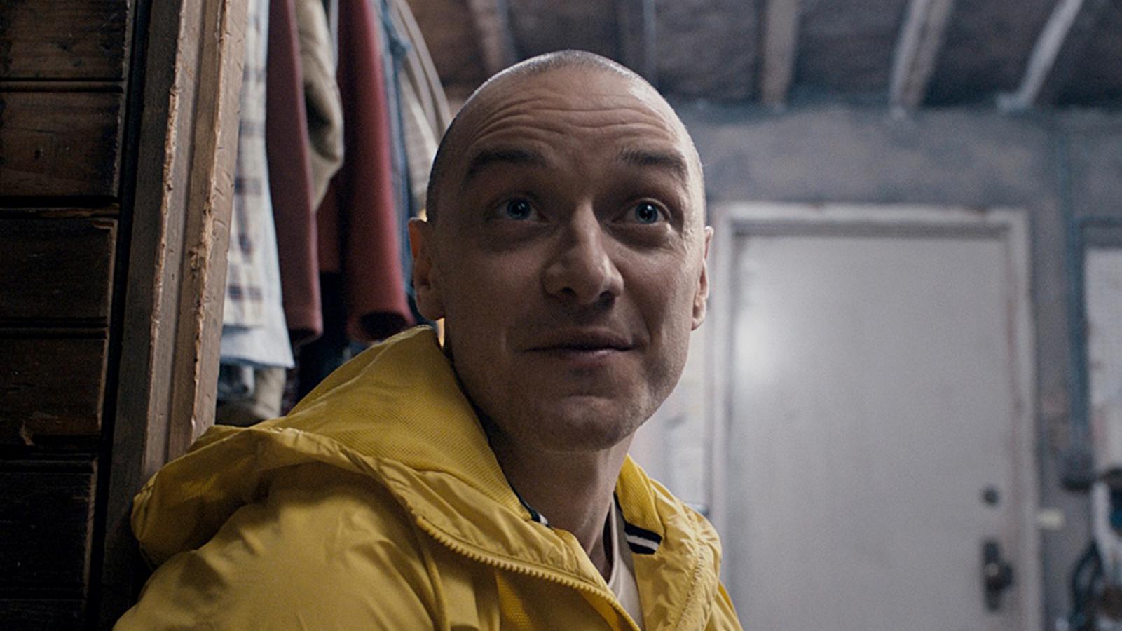 La última película de Shyamalan juega con tu mente, pero qué se puede esperar del creador de 'El sexto sentido' o 'El protegido'. Una imprescindible del año 2017.