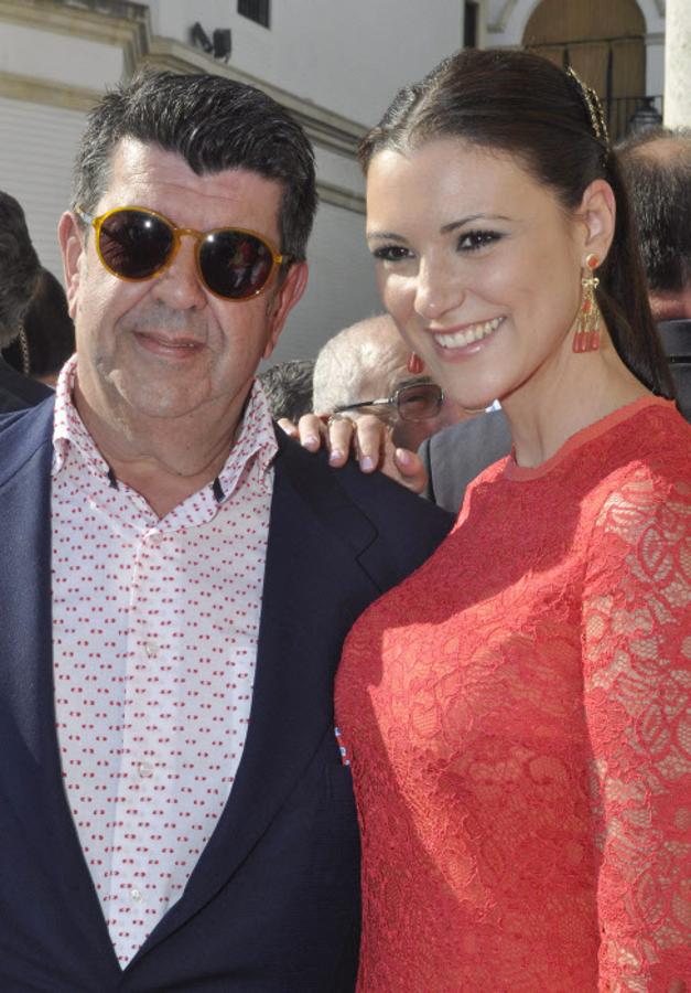 La ex Miss España tras su primera ruptura con Gil Silgado, le acusó públicamente de estafador, delincuente y embaucador; algo que ha desmentido recientemente tras retomar su relación con él.