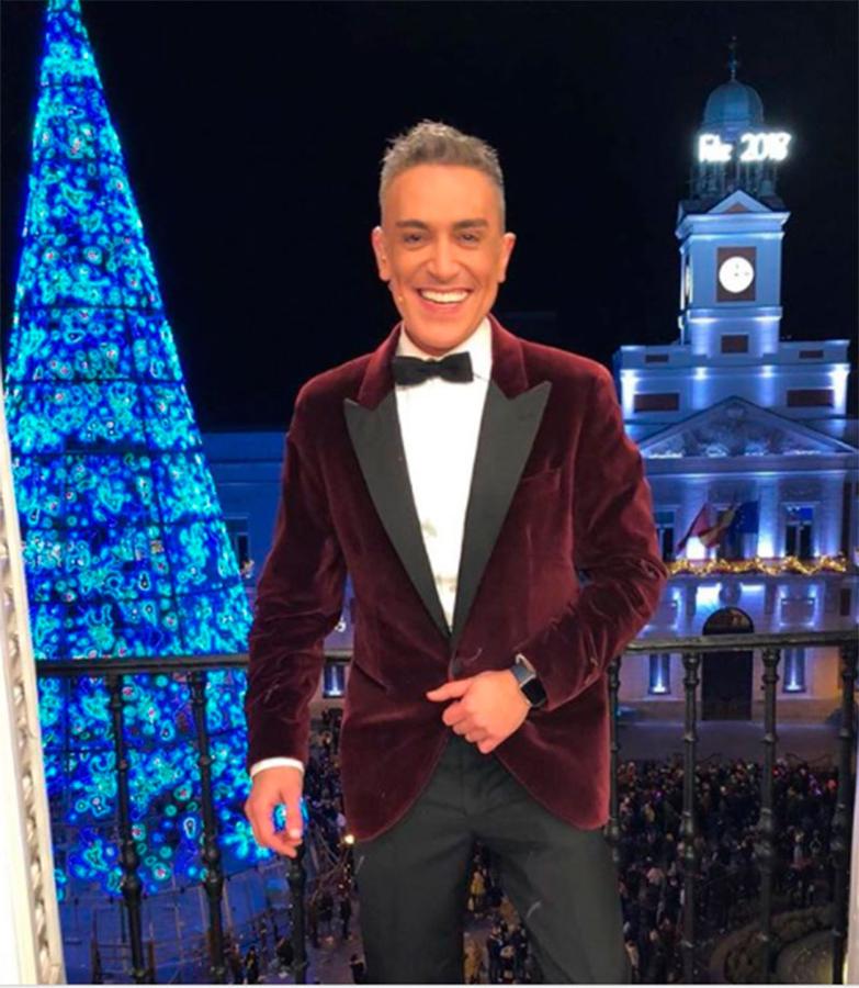 Kiko Hernández compartió con sus seguidores la enorme felicidad de dar las Campanadas 2017 para Mediaset desde la Puerta del Sol.