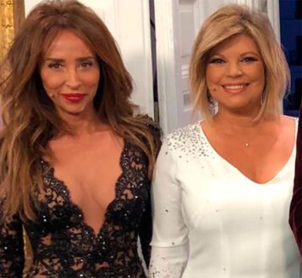 María Patiño también quiso comparttir una iamgen junto a Terelu Campos de esas Campanadas 2017 para Mediaset.