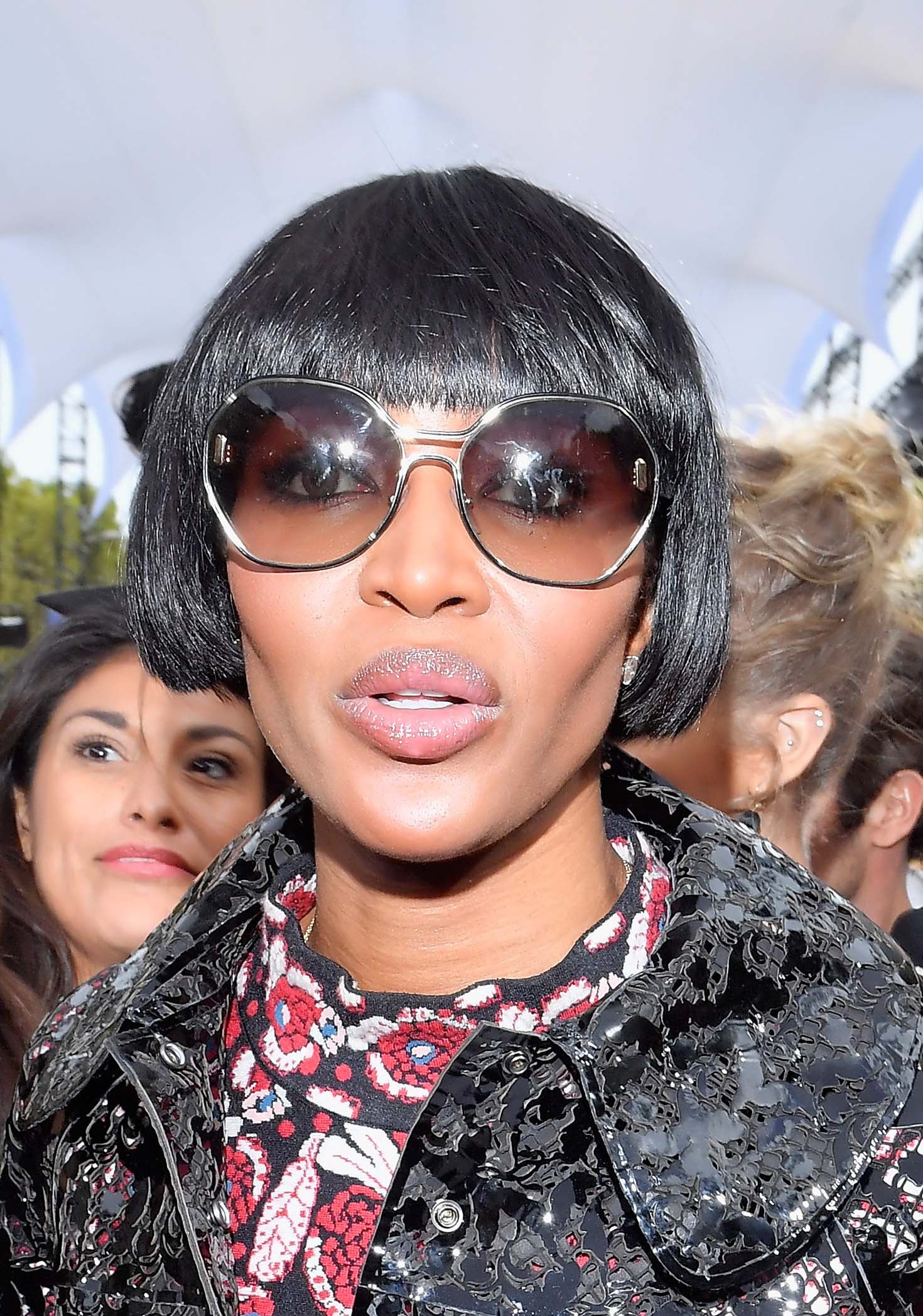 Naomi Campbell aparecía en París el 1 de octubre de 2017 con un bob con flequillo...