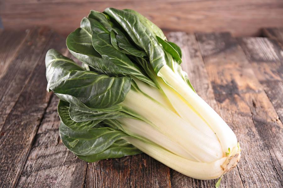 La acelga es rica en clorofila que depura el cuerpo; así como vitaminas (A,C) y minerales (potasio, calcio, magnesio, hierro). Diurética.