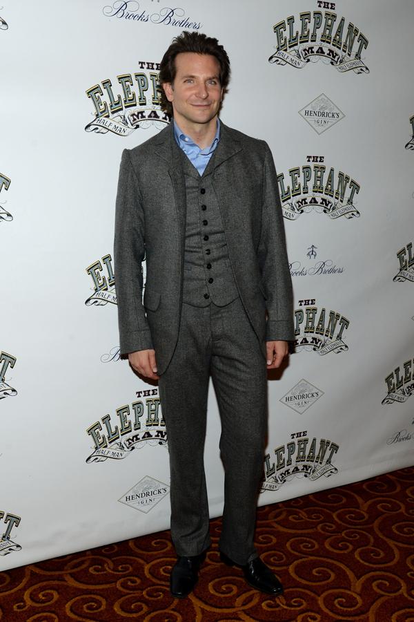 En este caso tampoco estuvo muy acertado con su look, pero es tan guapo...