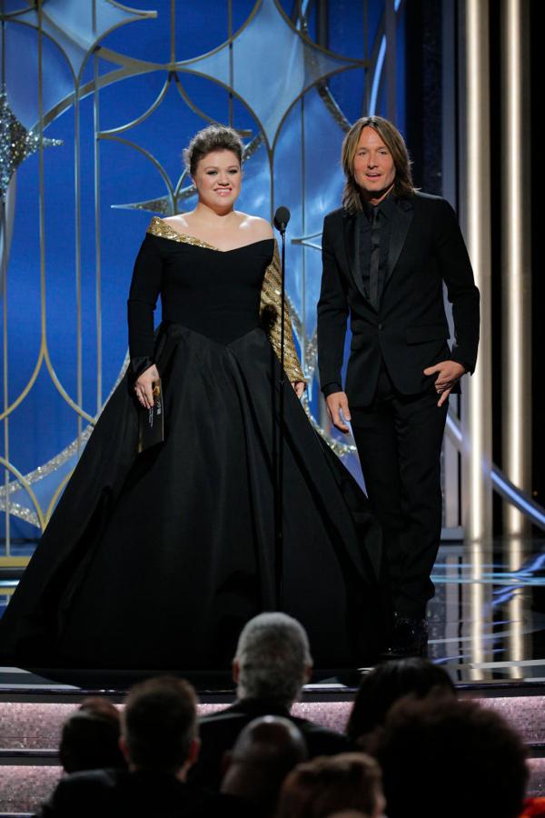 Kelly Clarkson y Keith Urban presentaron cantando el Globo a la mejor banda sonora.