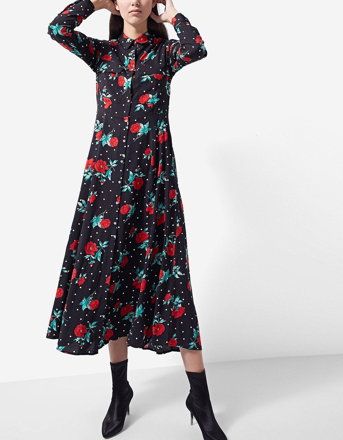 Vestido midi de manga larga con estampado de flores y lunares. Precio: 19,99 euros (antes 29,95 euros)