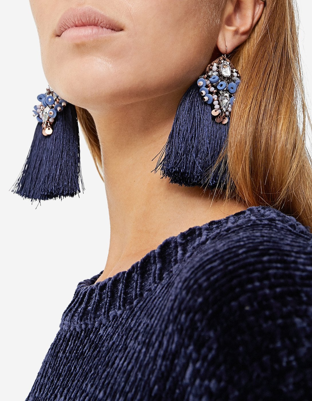 Pendientes con flecos y pedrería. Precio: 3,99 euros (antes 7,95 euros)