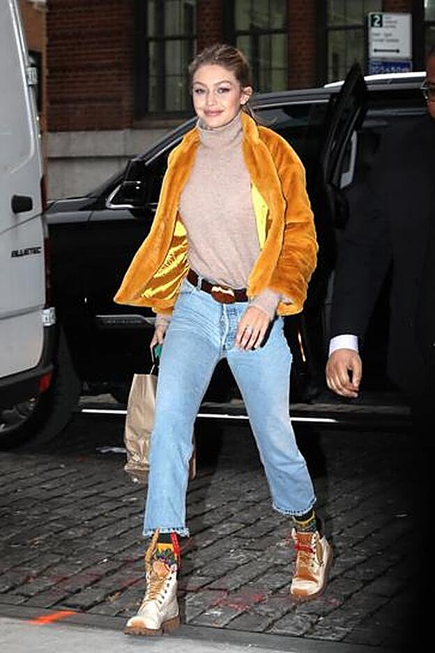 Bella Hadid con botas Timberland