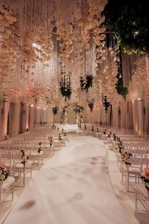 El blanco como protagonista de la decoración de tu boda de invierno, al más puro estilo pista de esquí. (Foto: Pinterest).