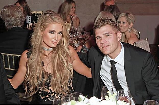 Reinhardt junto a Paris Hilton, cuando eran pareja.