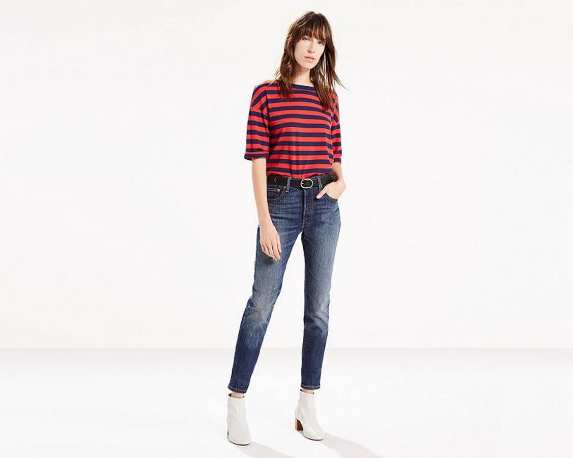 Unos vaqueros que te sienten de maravilla, como los clásicos Levi's 501 (rebajados de 110 a 55 euros).