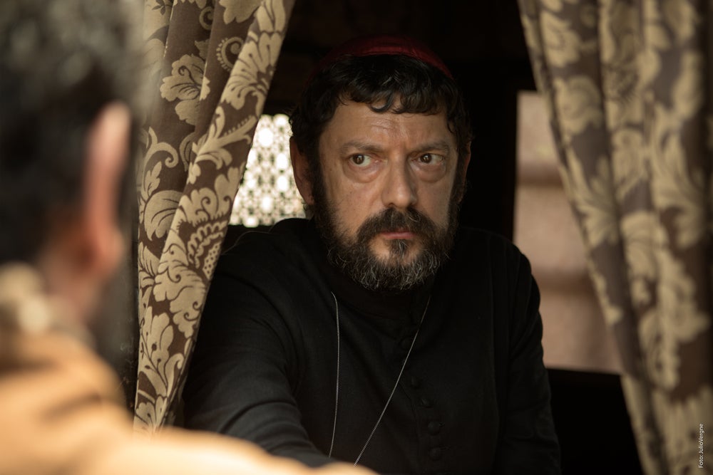 El actor Manolo Solo es Celso de Guevara.