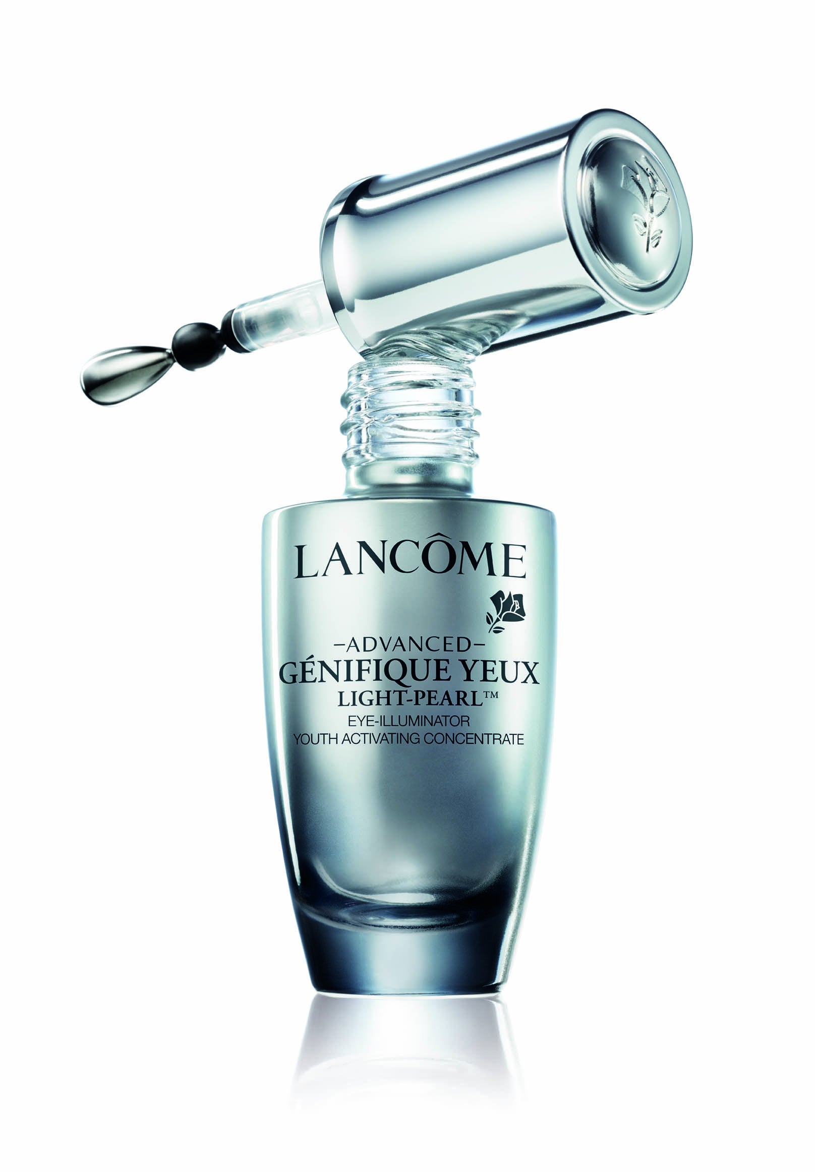 Sérum Contorno de Ojos Génifique Yeux Light Pearl de Lancôme. Con el exclusivo aplicador efecto masaje, refresca la mirada alisando las arrugas y reduciendo reducir ojeras y bolsas. (60€)