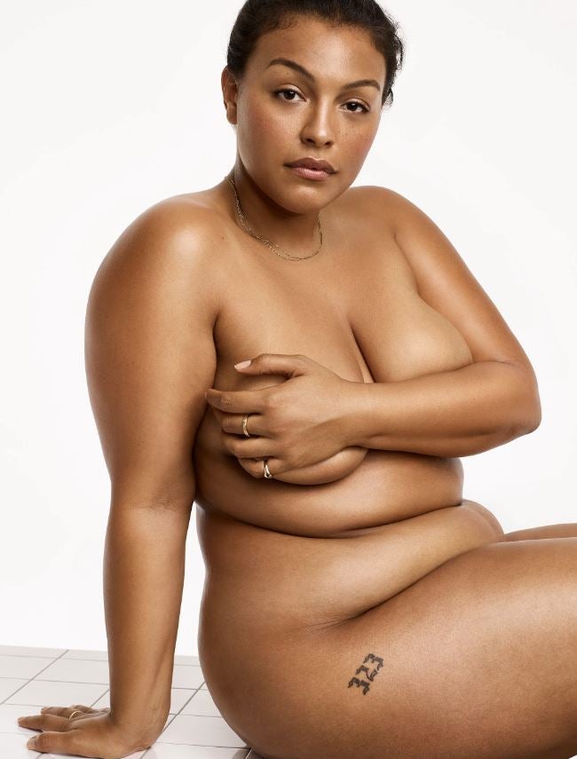 Glossier anima a las mujeres a usar productos de belleza para mejorar y no para esconderse.