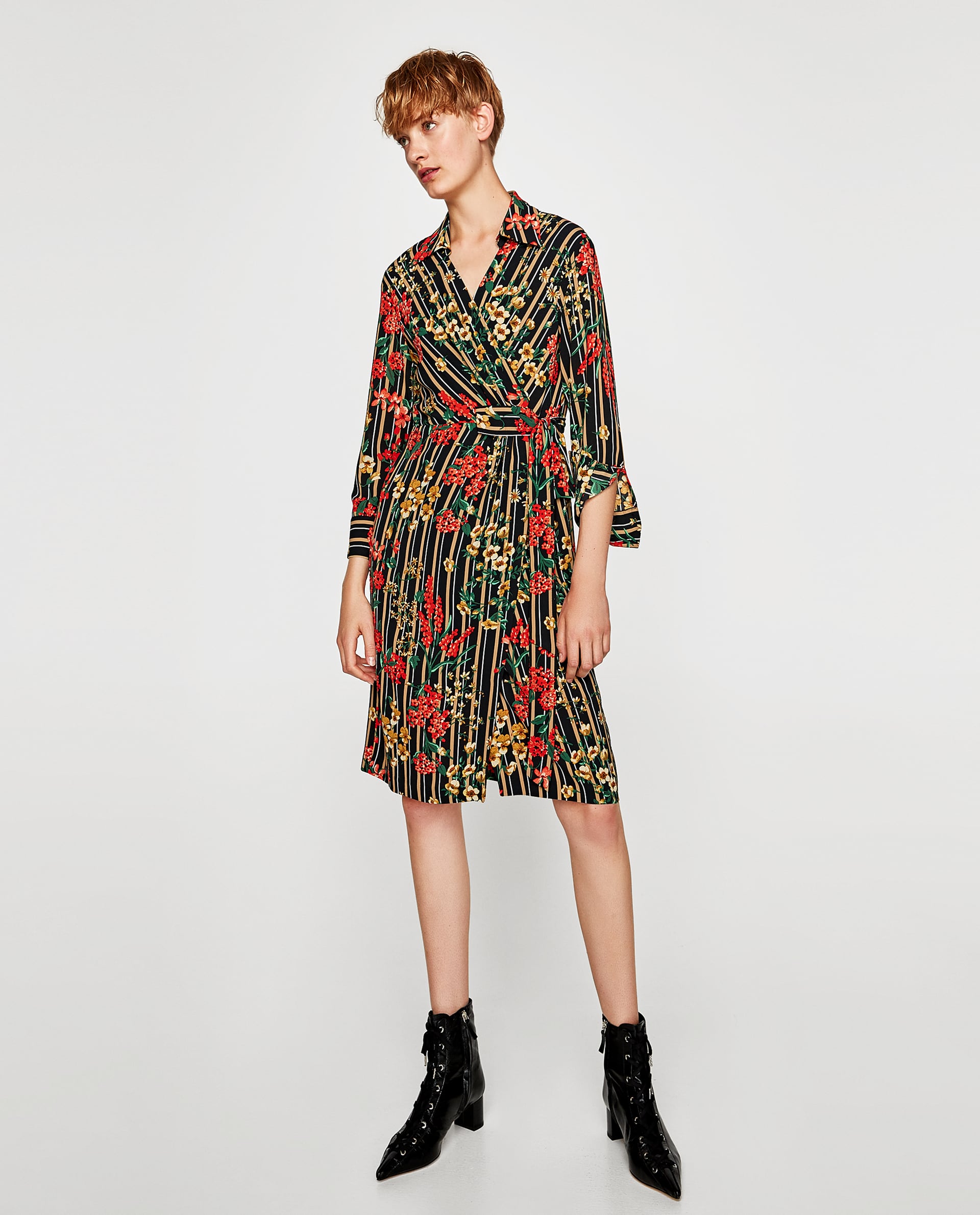 Vestido estampado de Zara. Precio: 17,99 euros (antes 39,99 euros)