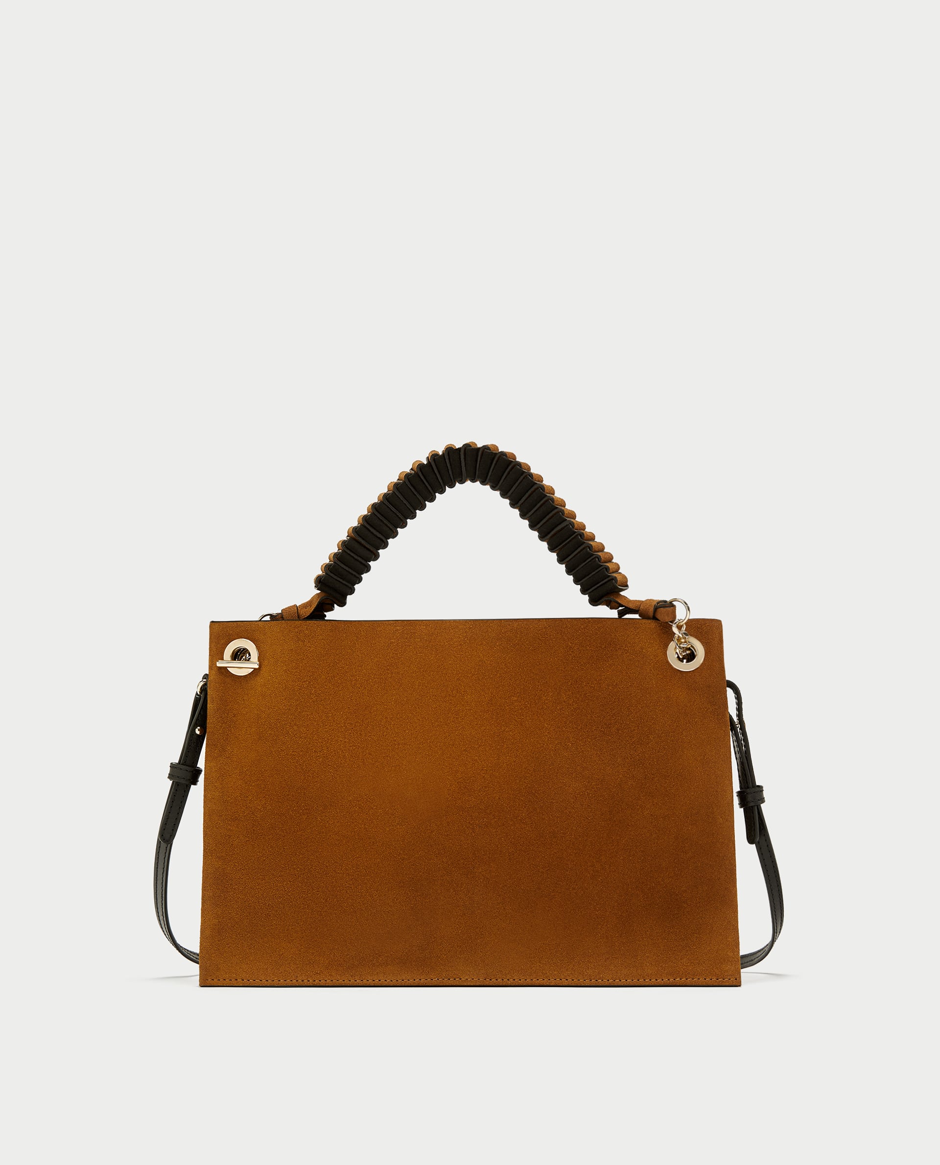 Bolso de piel de Zara. Precio: 19,99 euros (antes 49,95 euros)