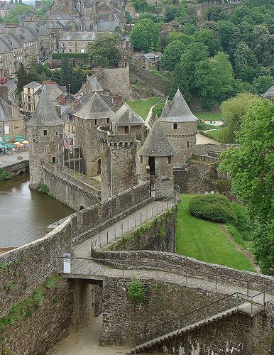 Esta es Fougeres, en Francia, y tiene mucha historia que contar... (Foto: Pinterest).