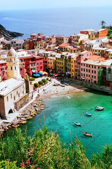 Vernazza, en Italia, es uno de los cinco pueblos de la bonita región de Cinque Terre. (Foto: Pinterest).