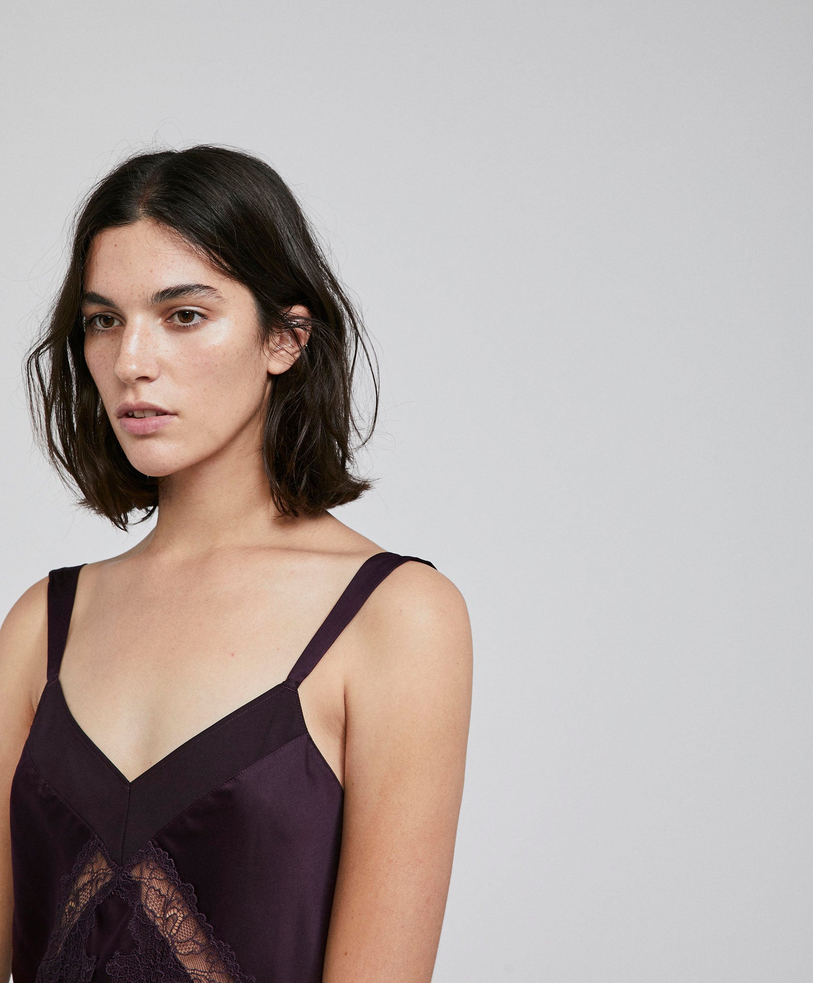 Camiseta de satén de Oysho: 9,99 euros.