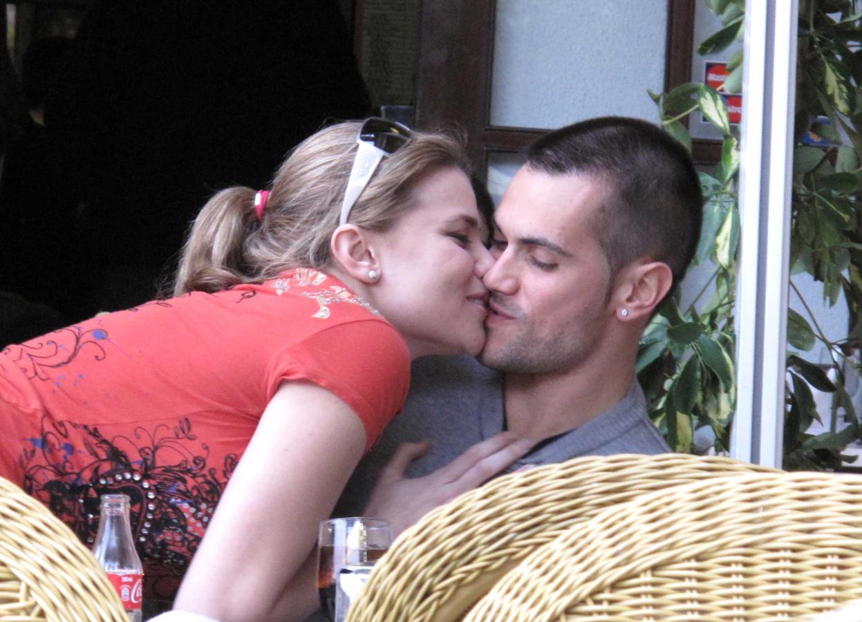 En el año 2009, María Lapiedra fue pillada con Borja Alonso, Mister España 2005, disfrutando de unos días en Cádiz.