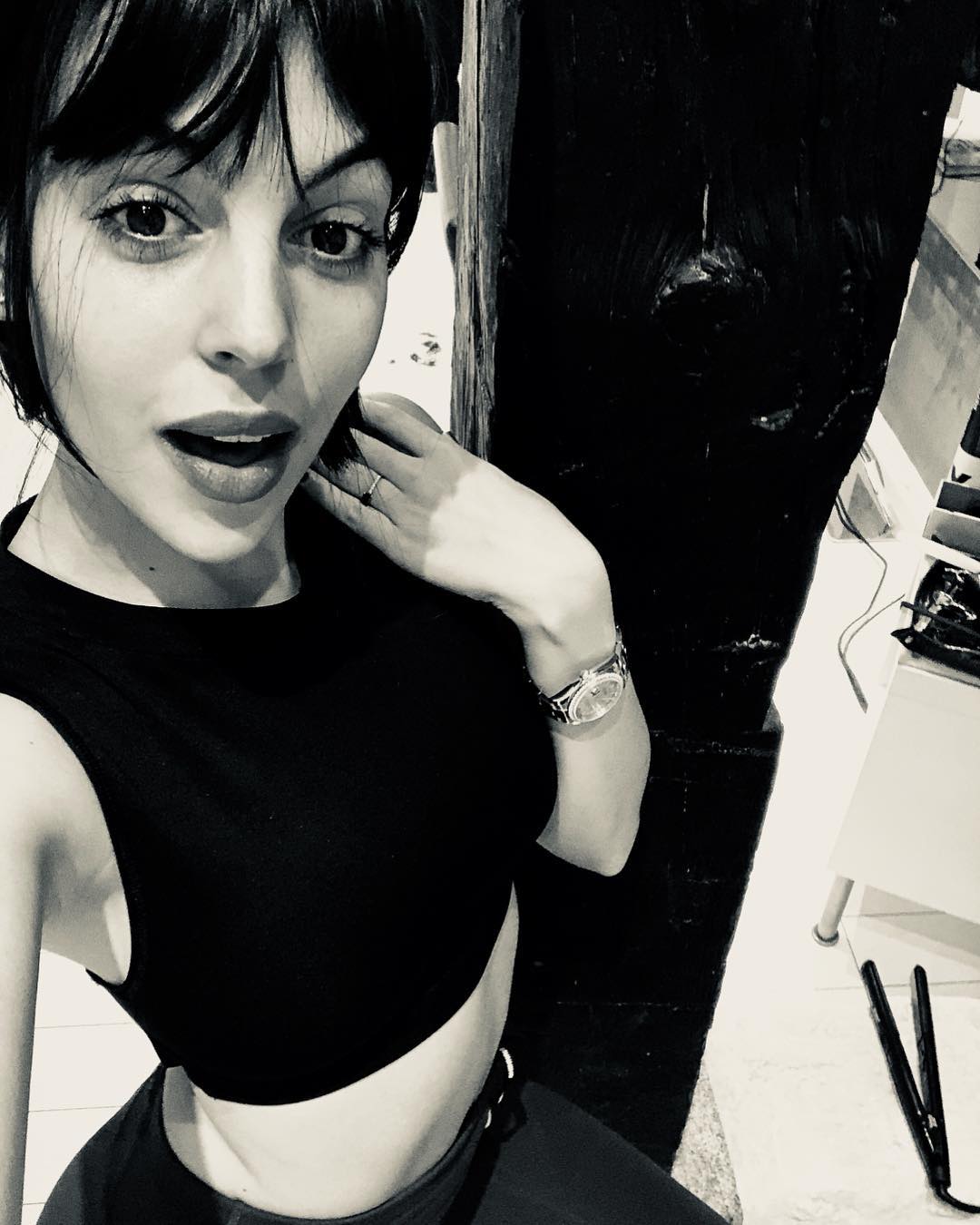 Georgina Rodríguez ha subido una foto a su perfil de Instagram con un llamativo cambio de look. La novia de Ronaldo luce flequillo y no deja claro si también se ha cortado la melena.