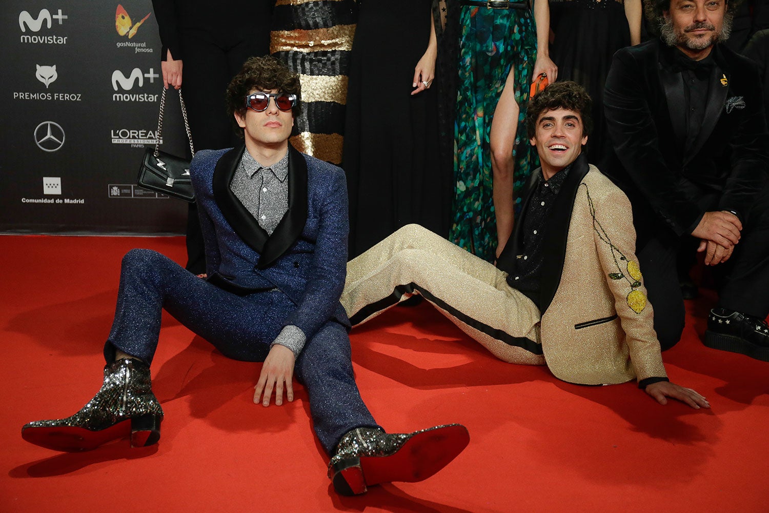 Los Javis, por los suelos en la alfombra roja de los Premios Feroz 2018.