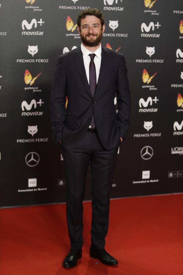 Gorka Otxoa, con un traje oscuro de silueta slim, no se quiso perder la quinta edición de los Premios Feroz.