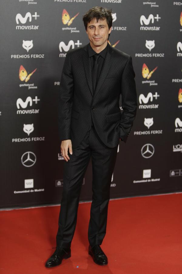 Hugo Silva, con un total black.