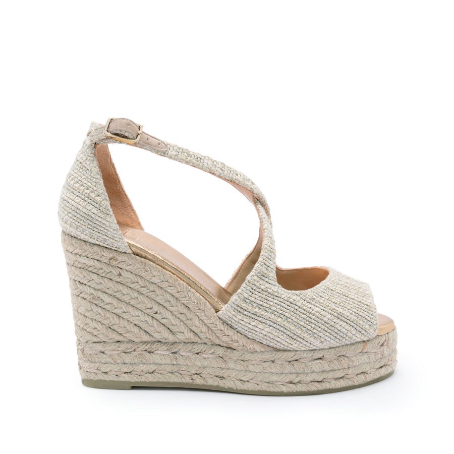 Alpargata de cuña y lúrez de Castañer. Precio: 195 euros