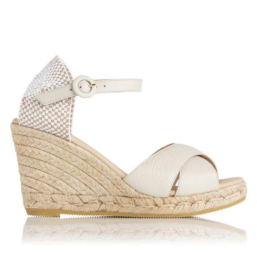 Alpargatas clásicas de cuña con acabado en piel en blanco roto. Precio: 153 euros en LK Bennet.