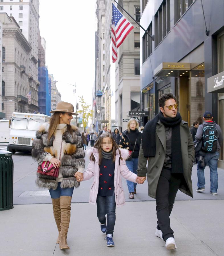 La pareja recorrió medio mundo de la mano de su hija Daniella.